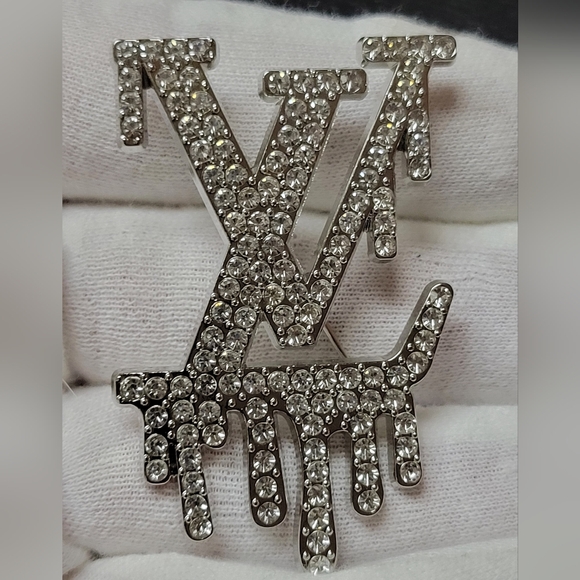 Unisex, Silver & Crystal 2" LV Signed Brooch, Exc. Cond. - Picture 4 of 4